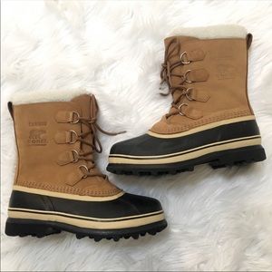 NWOT Sorel Caribou Boots Tan
